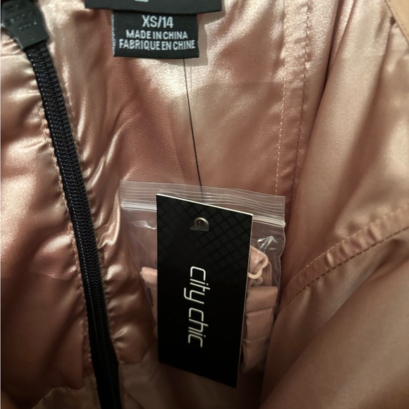 Gorgeous strapless stress - Picture 4 of 4